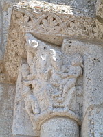 Lescure-d'Albigeois, Eglise St-Michel, Portail, Chapiteaux (08)